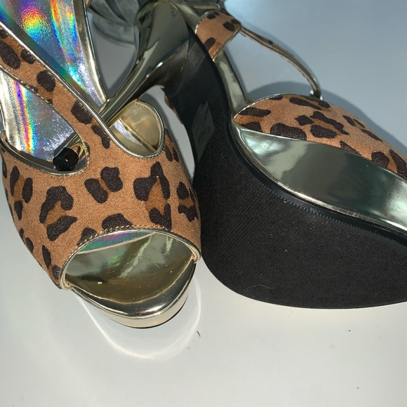 Leopard T-Strap Platform Heels - Picture 4 of 5